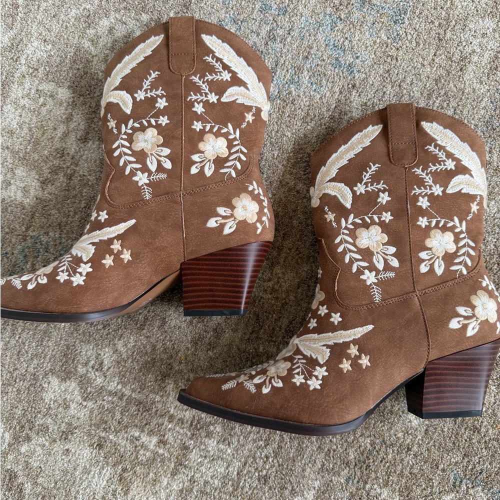 Oasis Society Brown Embroidered Western Ankle Boots